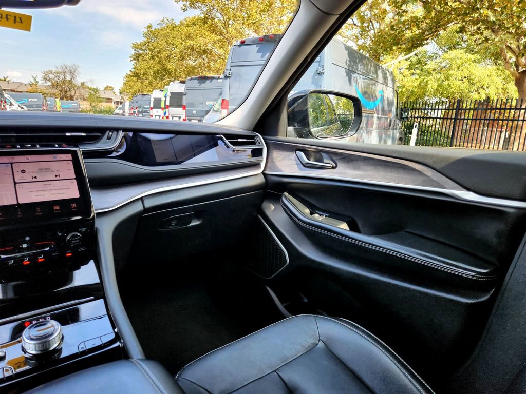 Used 2022 Jeep Grand Cherokee Limited 4xe image 31