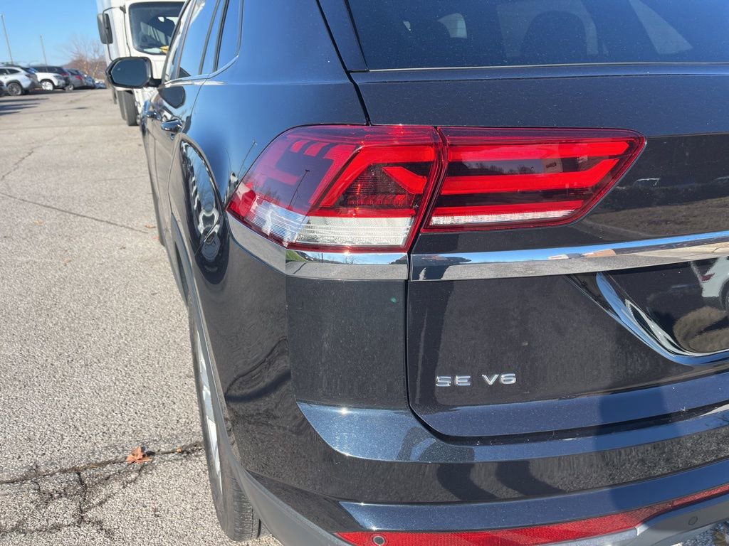 Used 2020 Volkswagen Atlas Cross Sport SE w/ Towing Package image 12