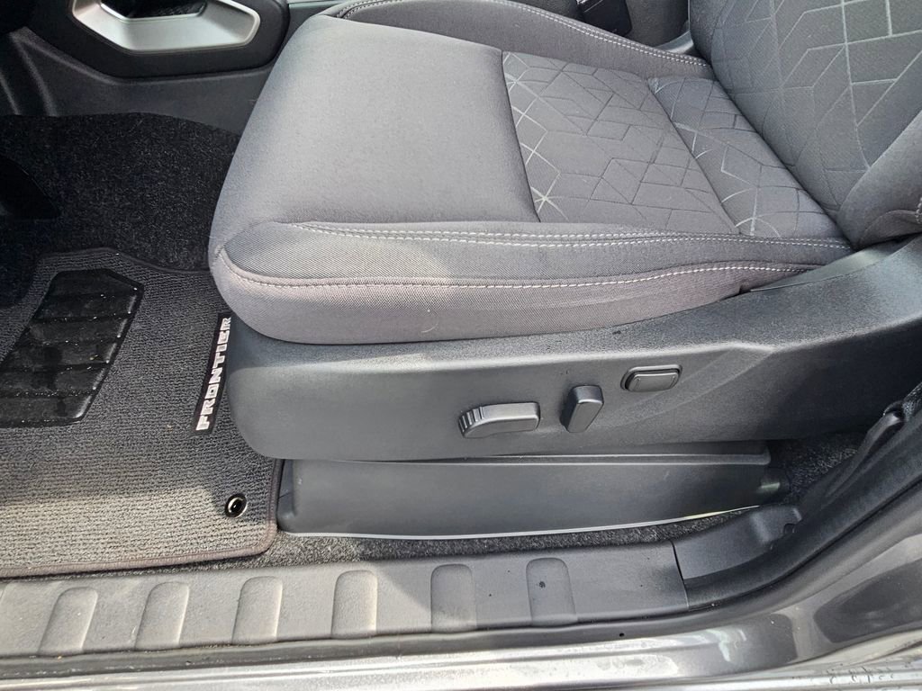 Used 2025 Nissan Frontier SV w/ SV Convenience Package RWD image 14