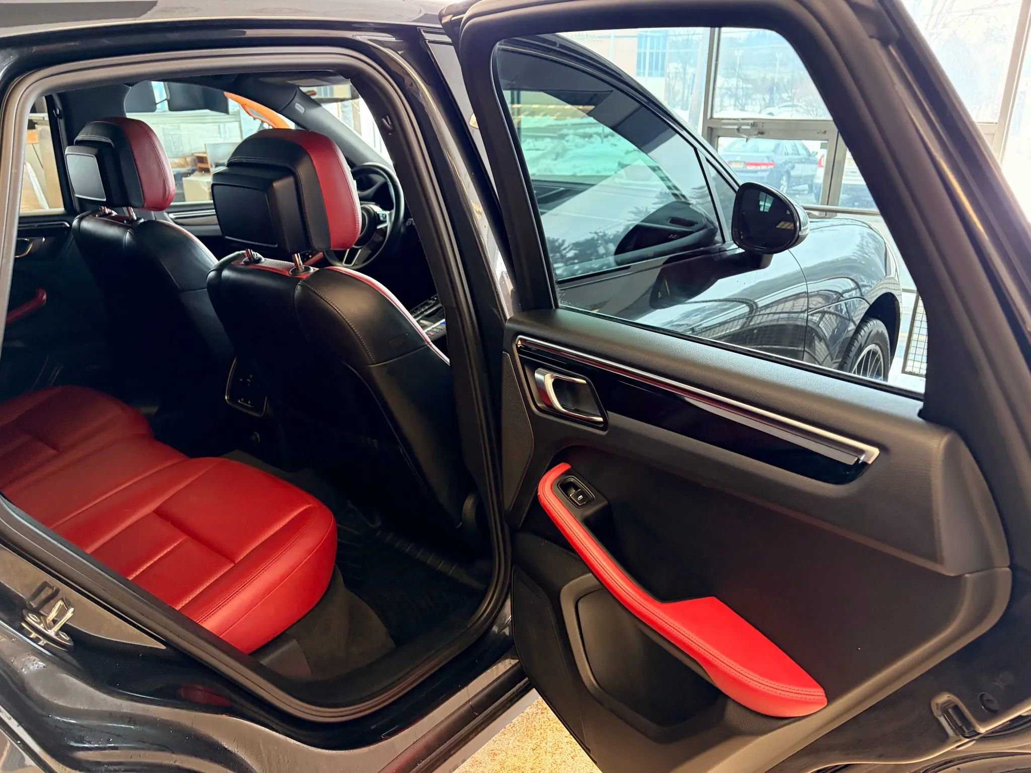 Used 2017 Porsche Macan S image 20