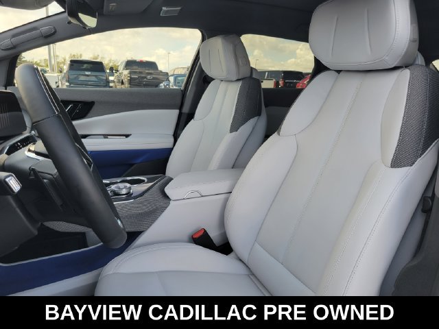 Used 2027 Cadillac Optiq Luxury RWD image 27