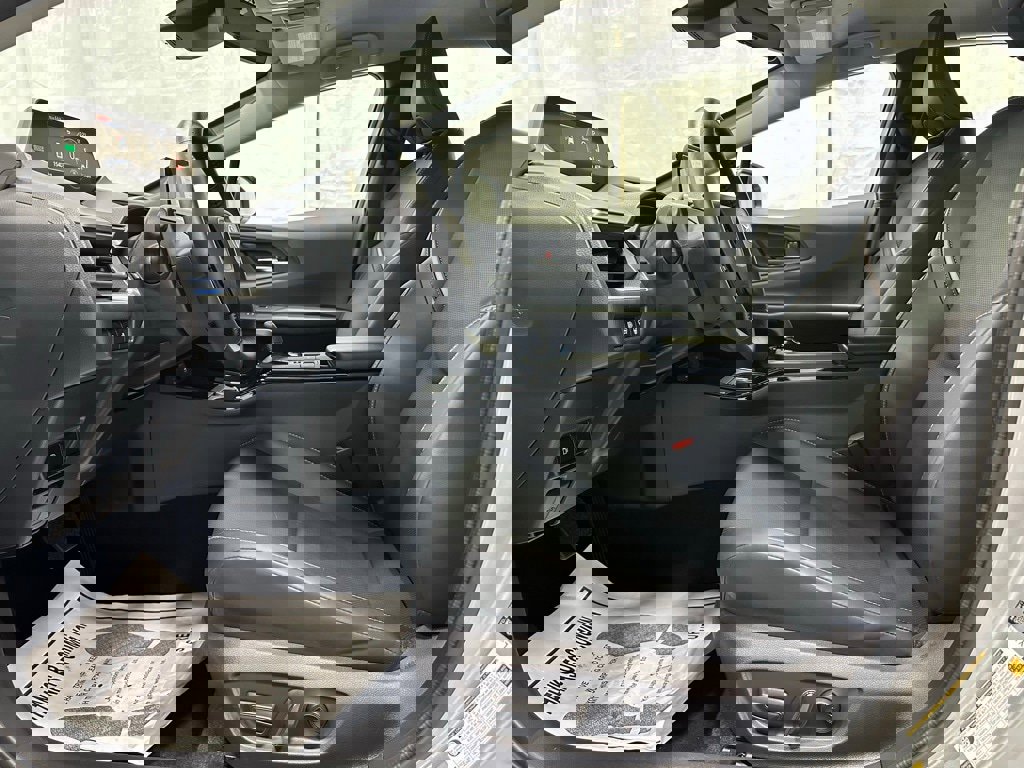 Used 2025 Toyota Prius XLE image 14