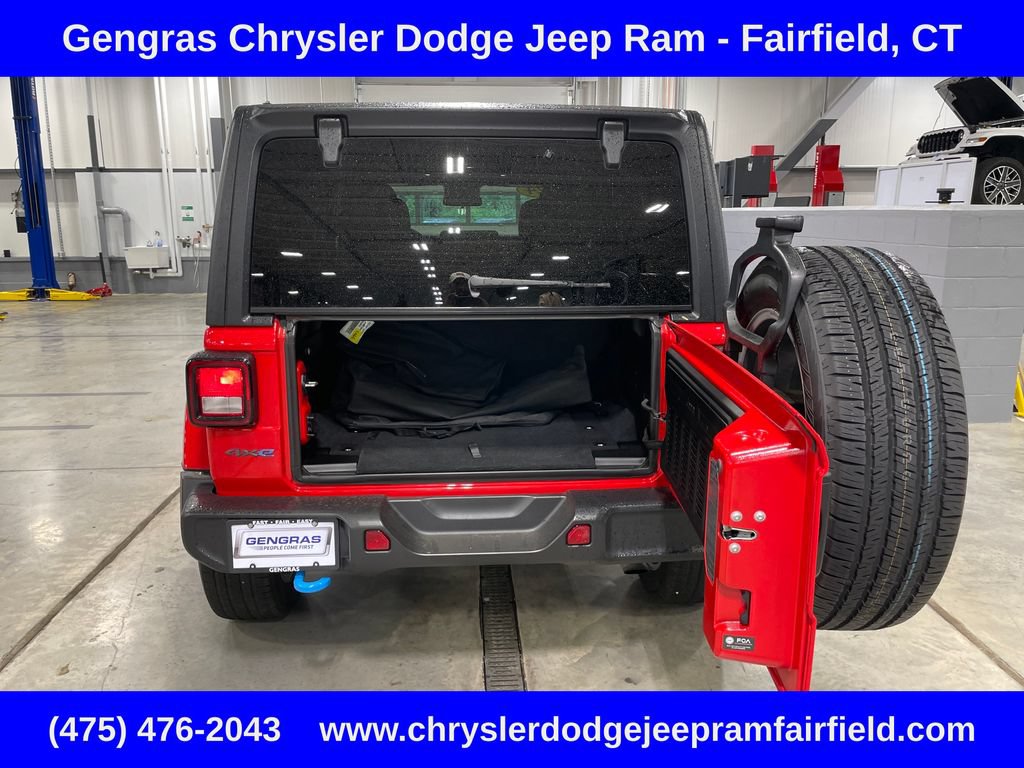 Used 2024 Jeep Wrangler Unlimited w/ Convenience Group AWD/4WD image 23