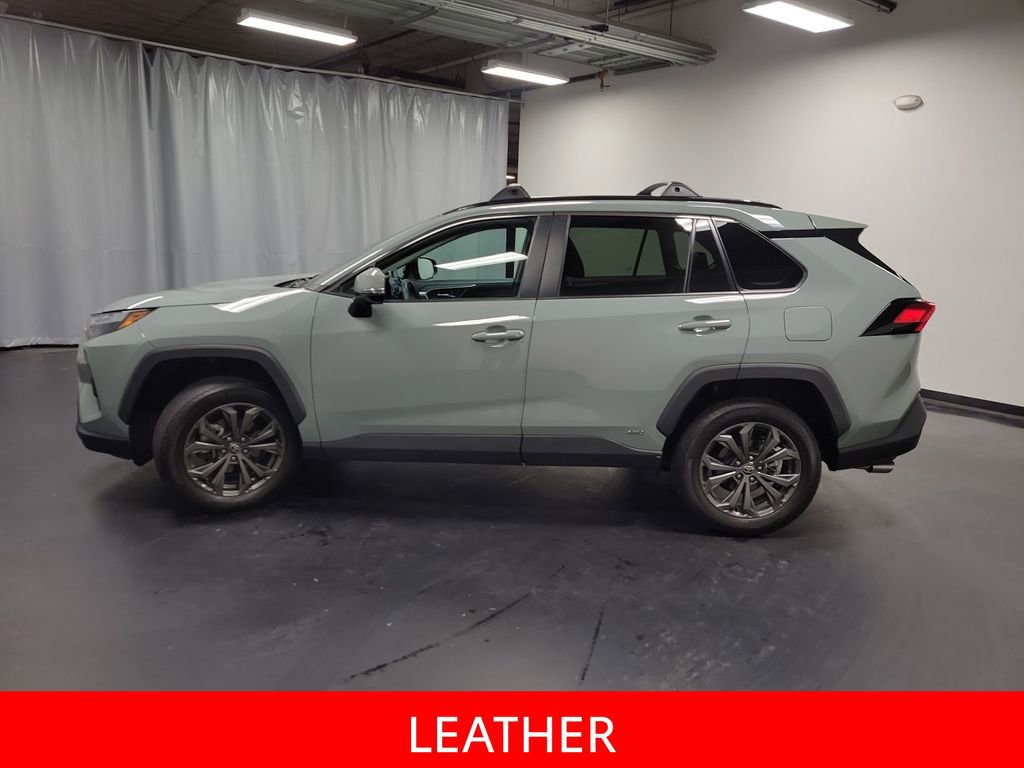 Used 2023 Toyota RAV4 XLE Premium image 5