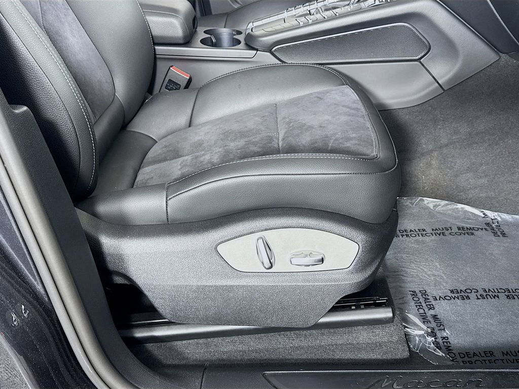 Used 2021 Porsche Macan AWD/4WD image 37