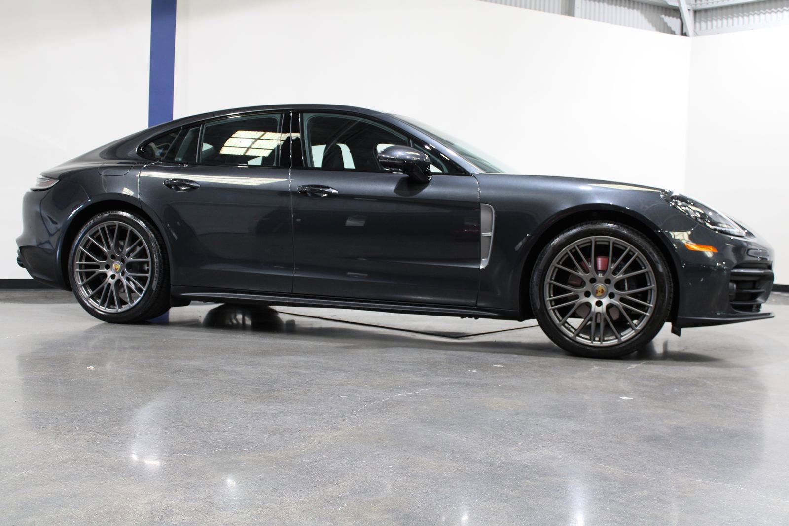 Used 2023 Porsche Panamera Platinum Edition image 4