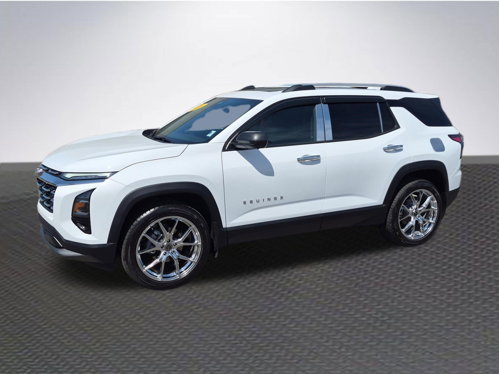 Used 2026 Chevrolet Equinox LT w/ Safety and Technology Package image 2