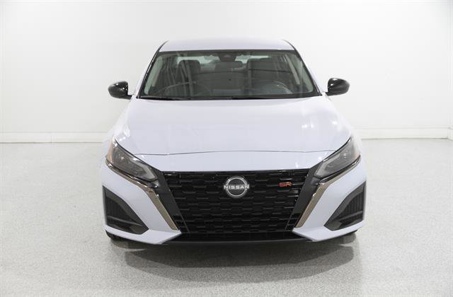 Used 2024 Nissan Altima 2.5 SR FWD image 2