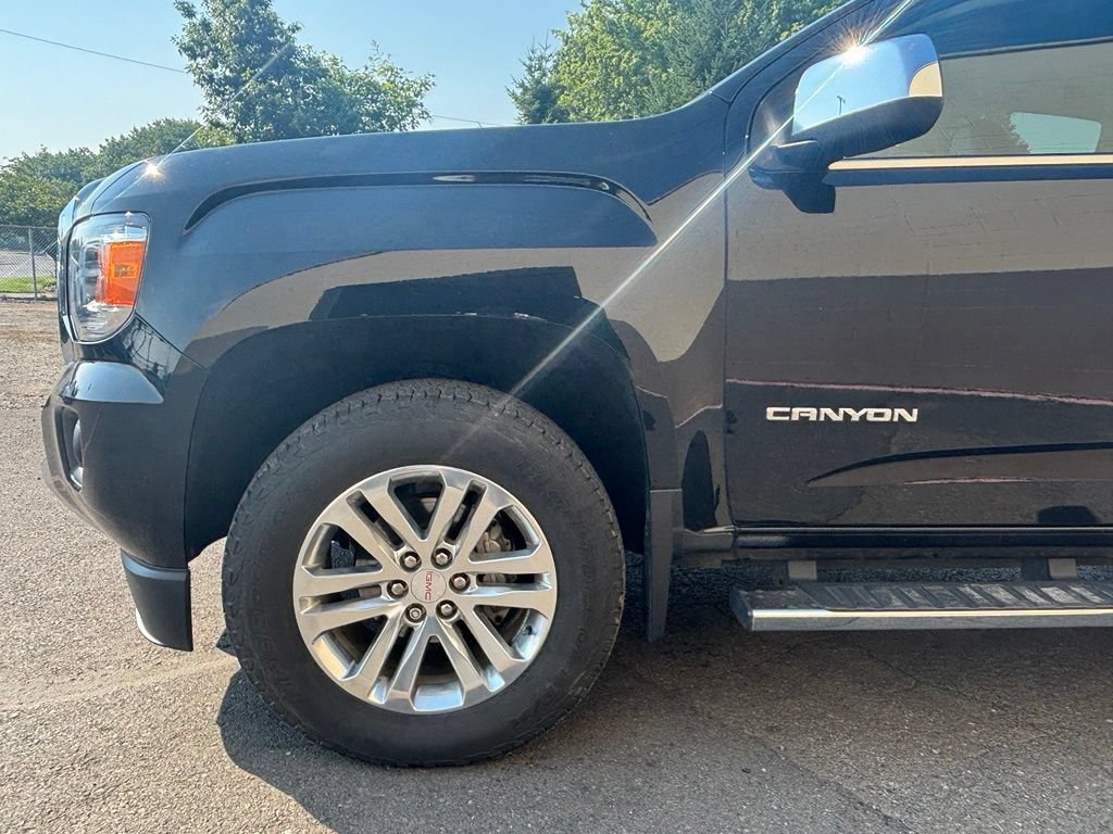 Used 2017 GMC Canyon SLT w/ Driver Alert Package AWD/4WD image 9