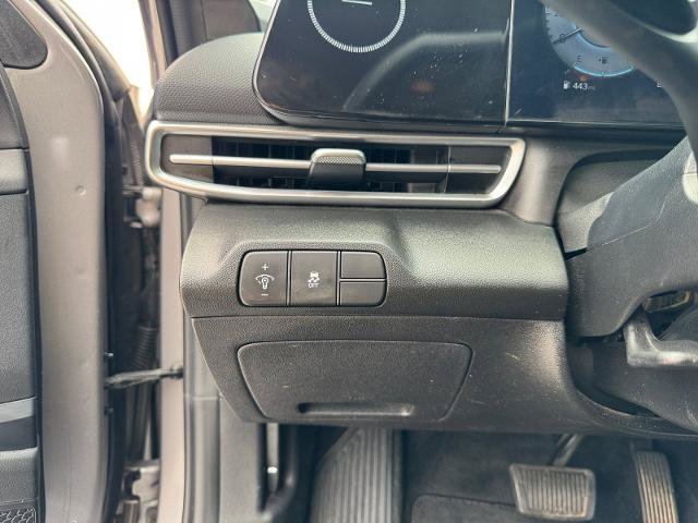 Used 2024 Hyundai Elantra SEL FWD image 19