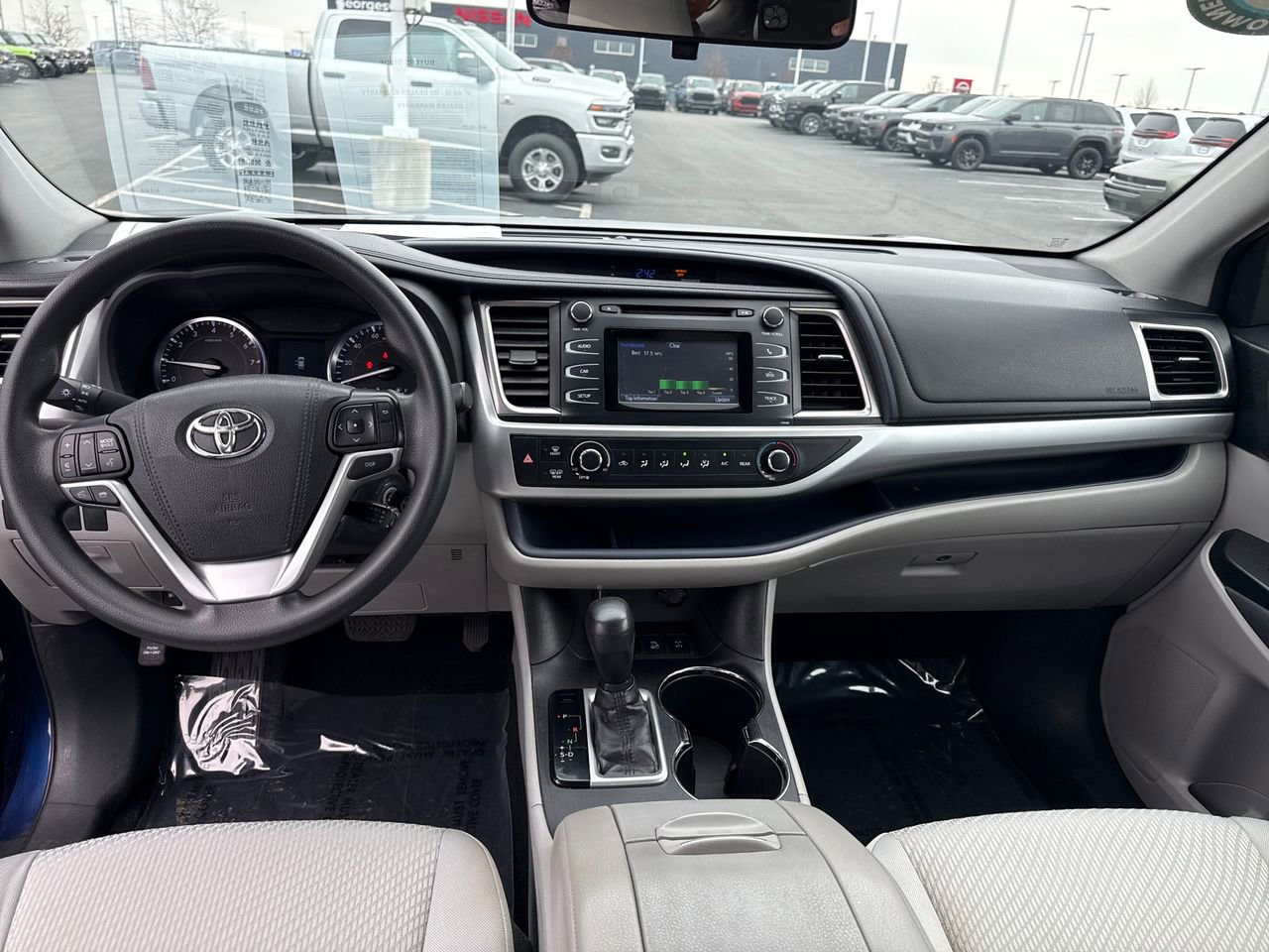 Used 2015 Toyota Highlander LE AWD/4WD image 12