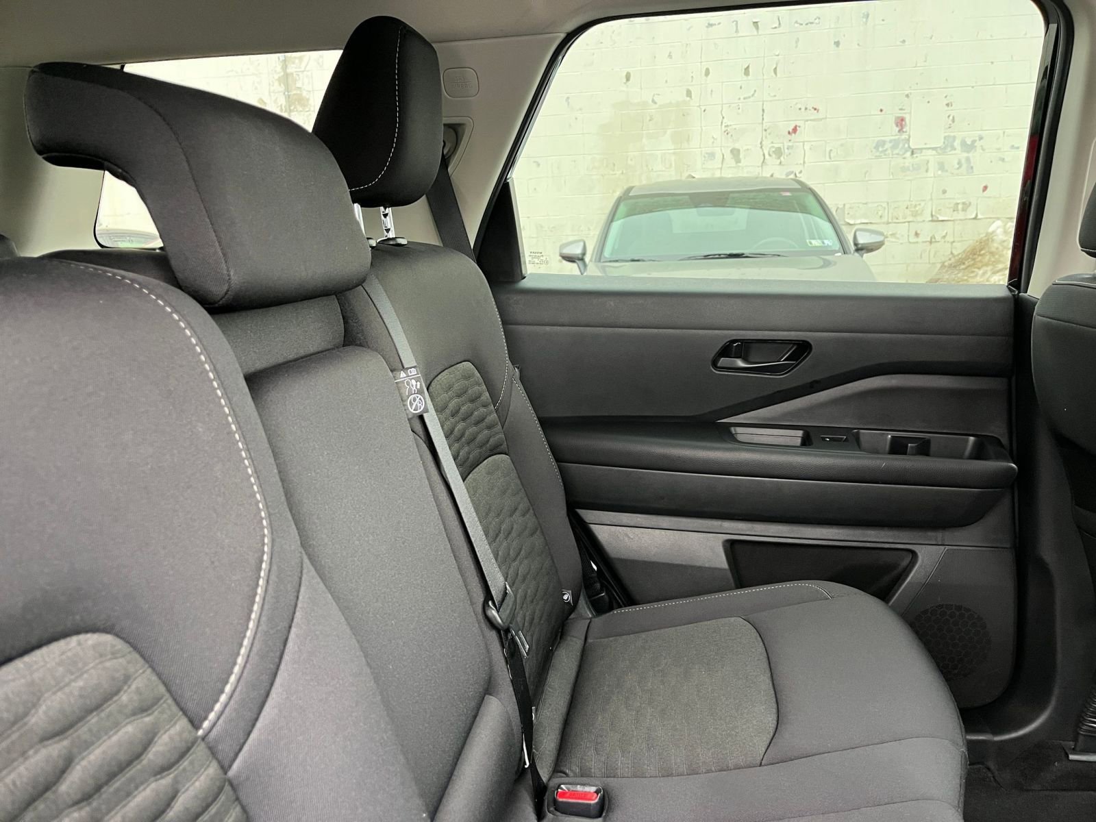 Used 2025 Nissan Pathfinder SV image 40