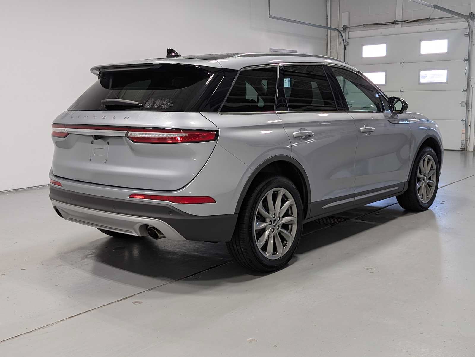 Used 2022 Lincoln Corsair AWD w/ Premium Package image 8