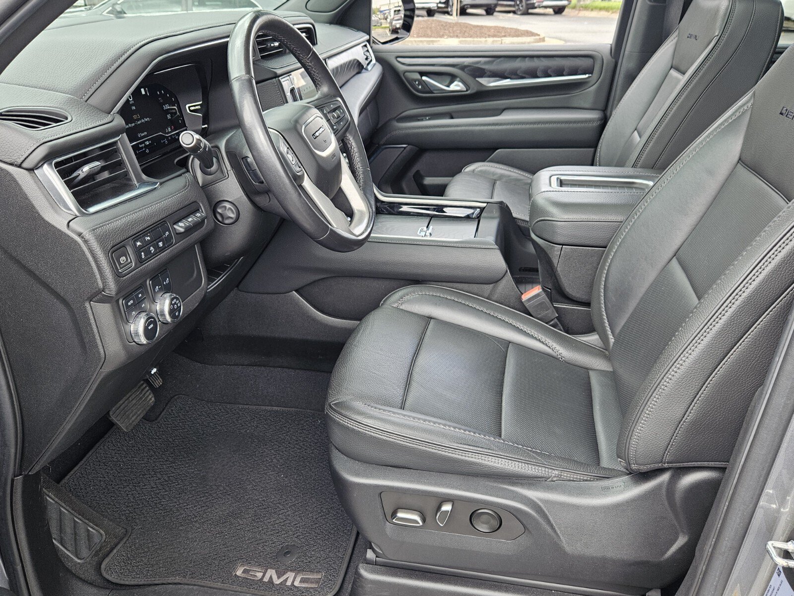 Used 2022 GMC Yukon XL Denali AWD/4WD image 15