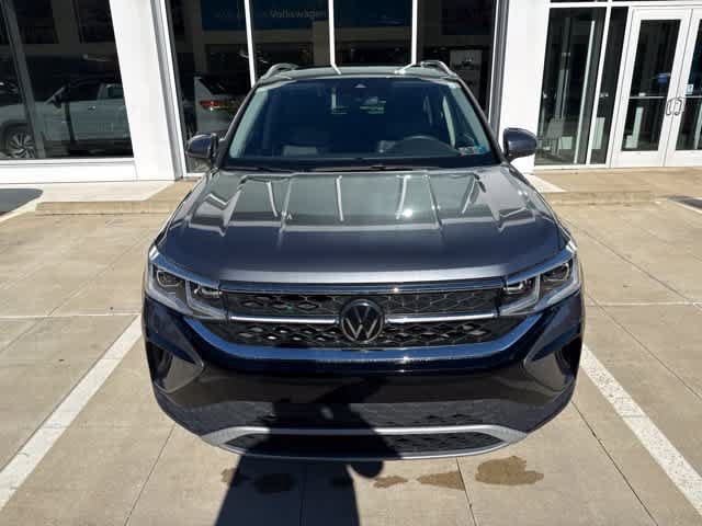 Used 2024 Volkswagen Taos SEL AWD/4WD image 2