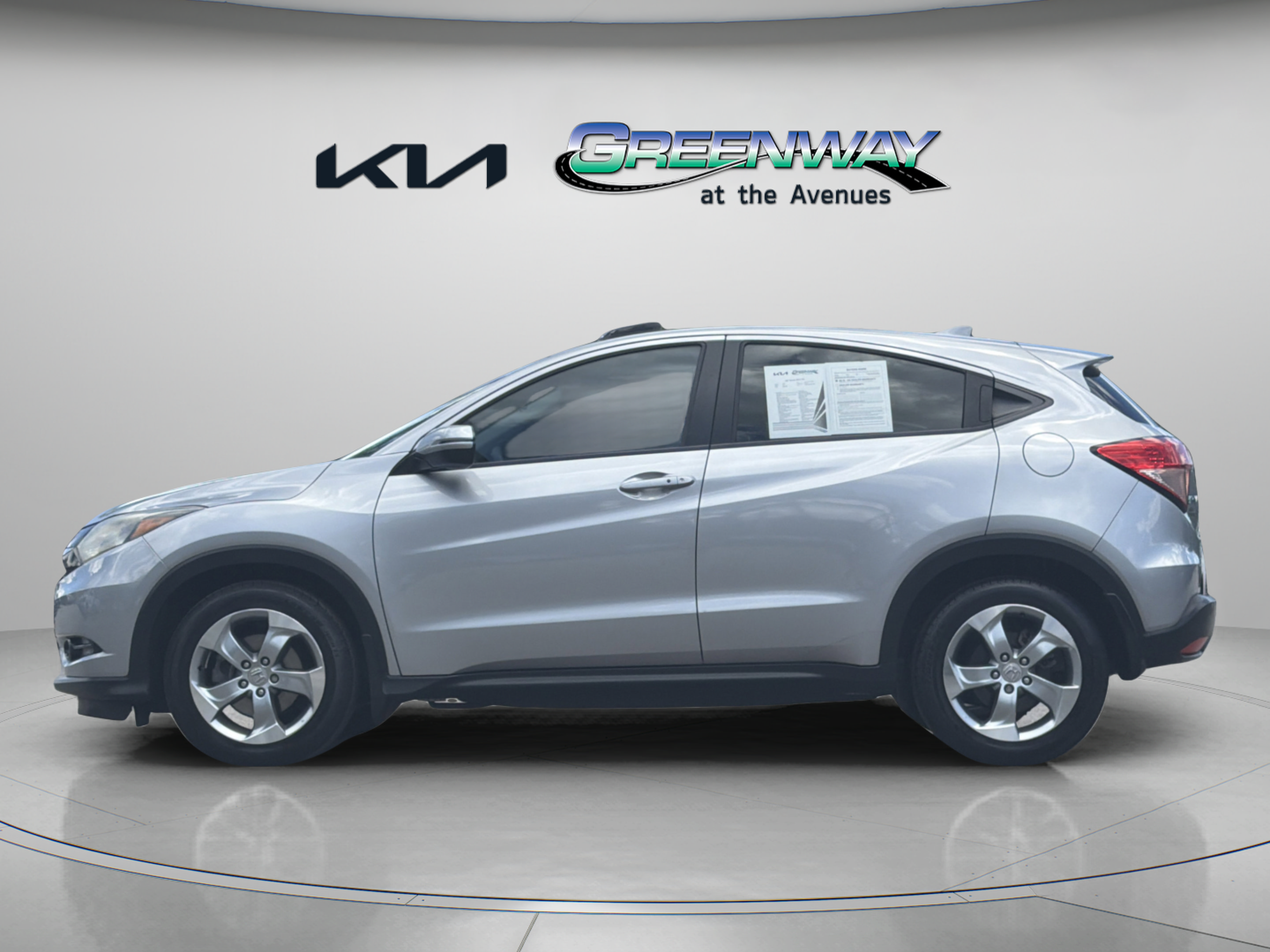 Used 2017 Honda HR-V EX image 3