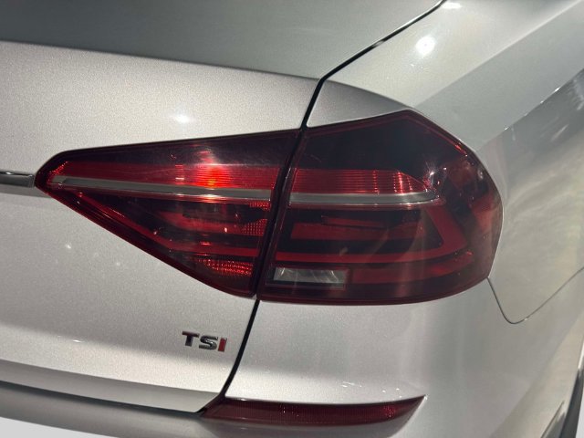 Used 2017 Volkswagen Passat 1.8T SE FWD image 13