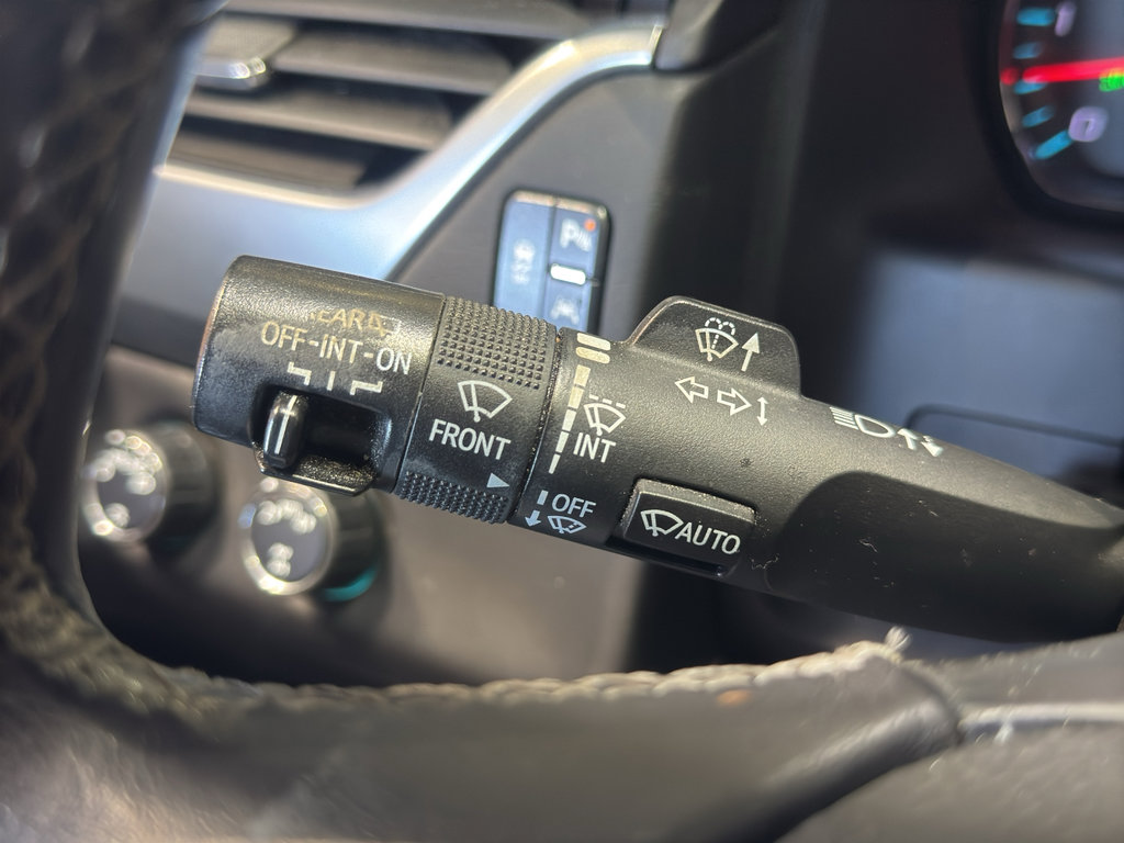 Used 2020 Chevrolet Suburban LT AWD/4WD image 24