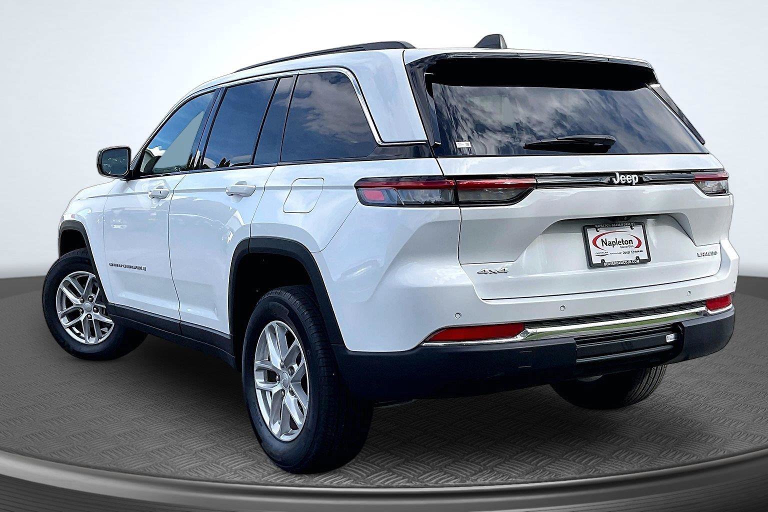 Used 2025 Jeep Grand Cherokee Laredo X AWD/4WD image 13