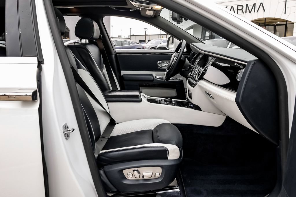 Used 2019 Rolls-Royce Ghost image 47