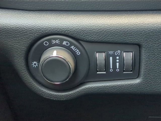 New 2027 Chrysler Pacifica Select FWD image 29