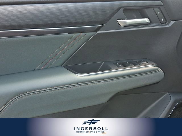 Used 2025 GMC Acadia AT4 w/ Luxury Package image 18