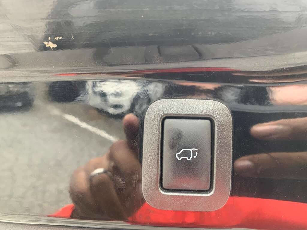 Used 2018 Toyota Highlander SE image 38