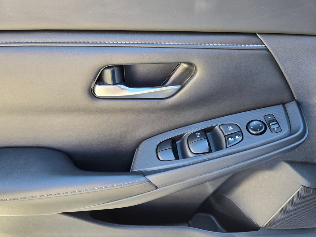 Certified 2022 Nissan Sentra SV FWD image 22