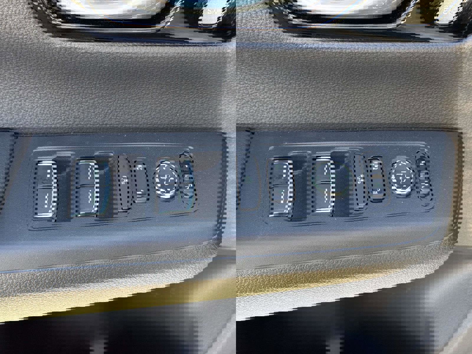 Used 2023 Honda CR-V EX-L image 5