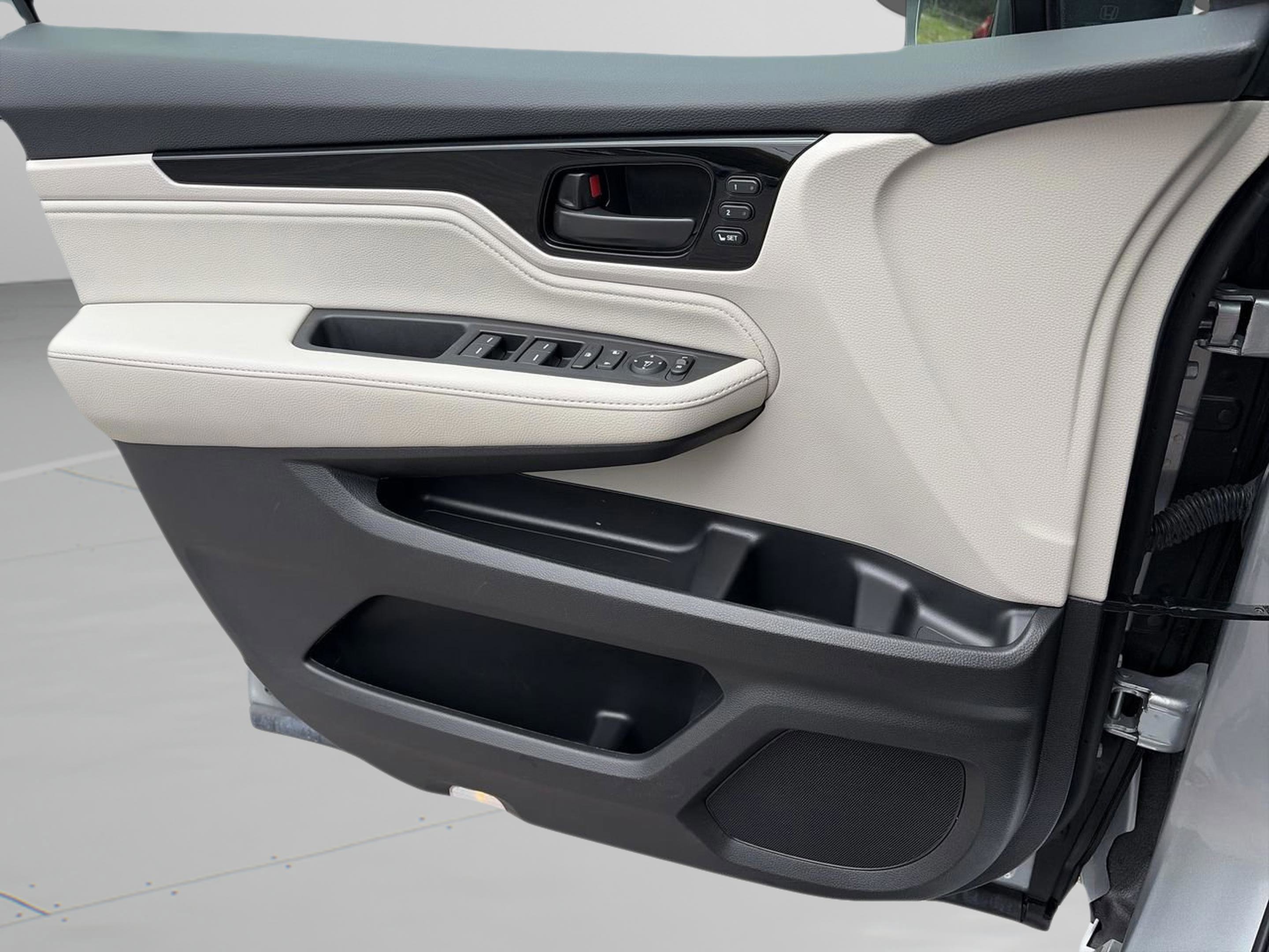 Certified 2025 Honda Odyssey Touring image 16