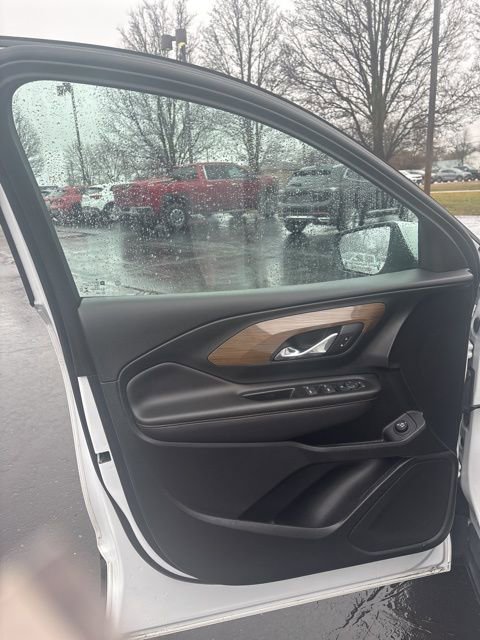 Used 2021 GMC Terrain SLE w/ Driver Convenience Package image 2