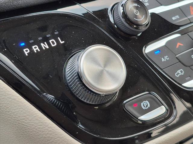 Used 2018 Chrysler Pacifica Limited w/ Advanced Safetytec Group FWD image 12