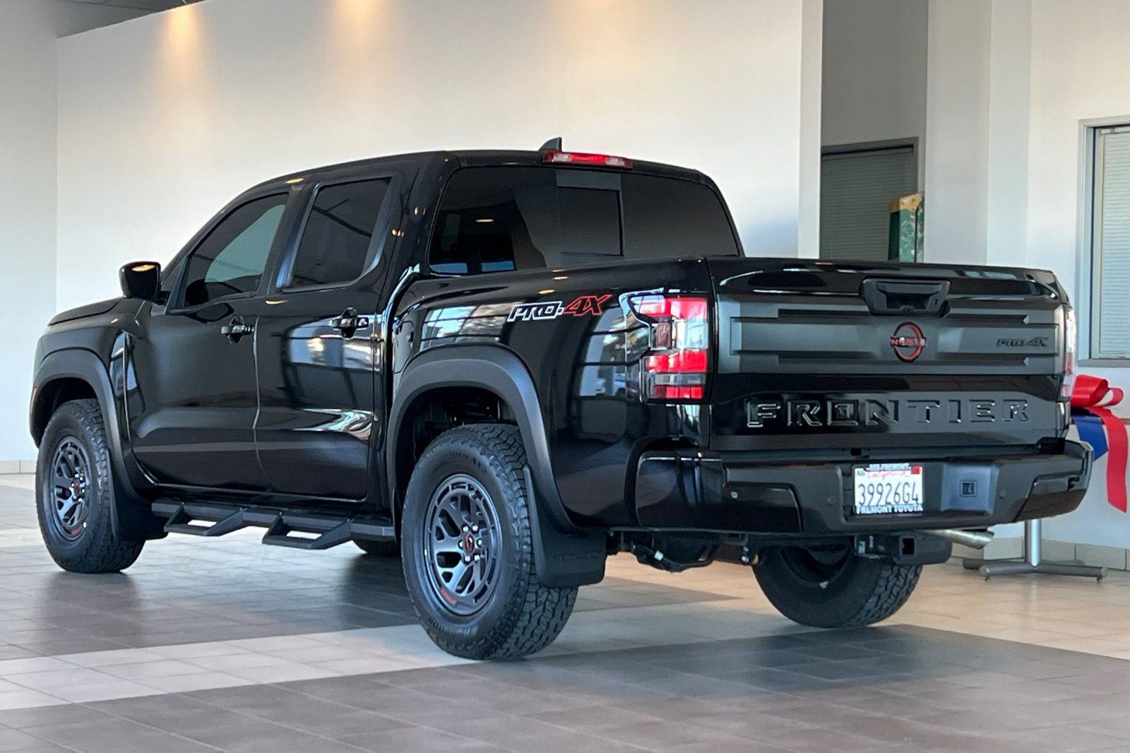 Used 2025 Nissan Frontier PRO-4X w/ Pro Premium Package image 6