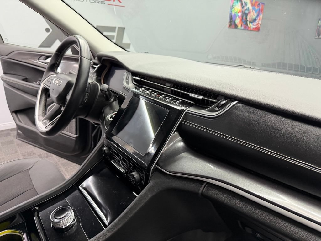 Used 2022 Jeep Grand Cherokee Laredo w/ Luxury Tech Group I RWD image 48