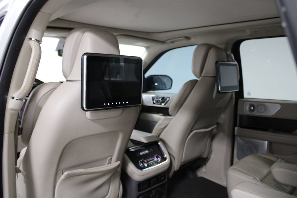 Used 2020 Lincoln Navigator L Reserve w/ Luxury Package AWD/4WD image 23