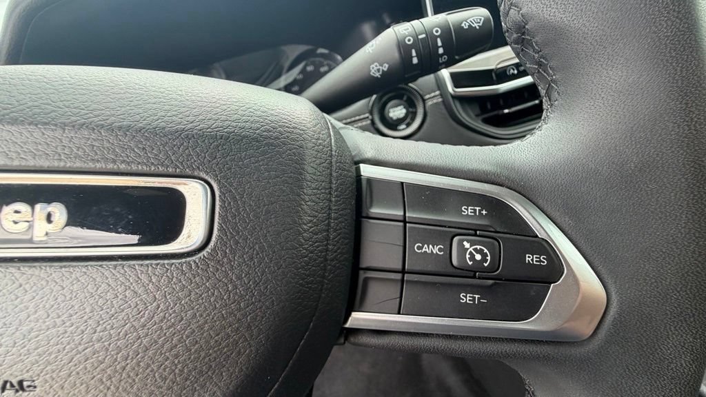 Used 2023 Jeep Compass Latitude AWD/4WD image 16