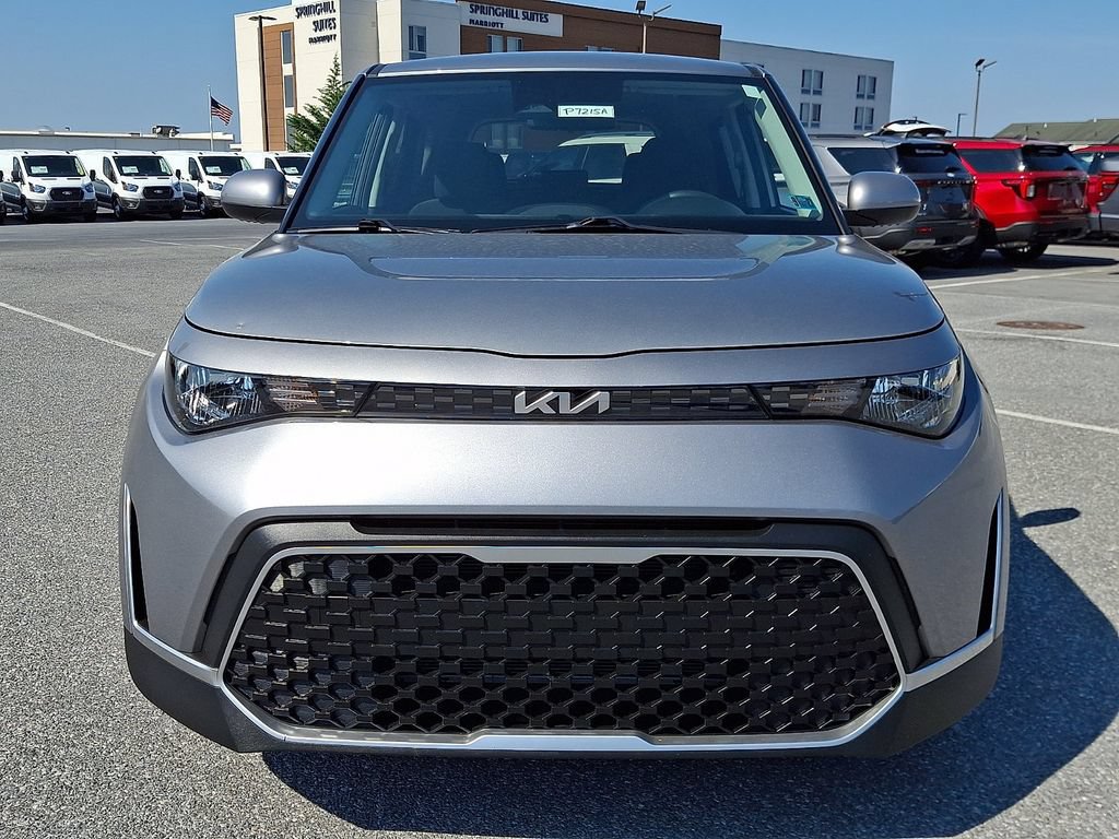 Used 2023 Kia Soul LX FWD image 2