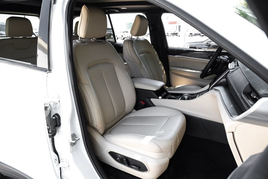Used 2023 Jeep Grand Cherokee Limited RWD image 46