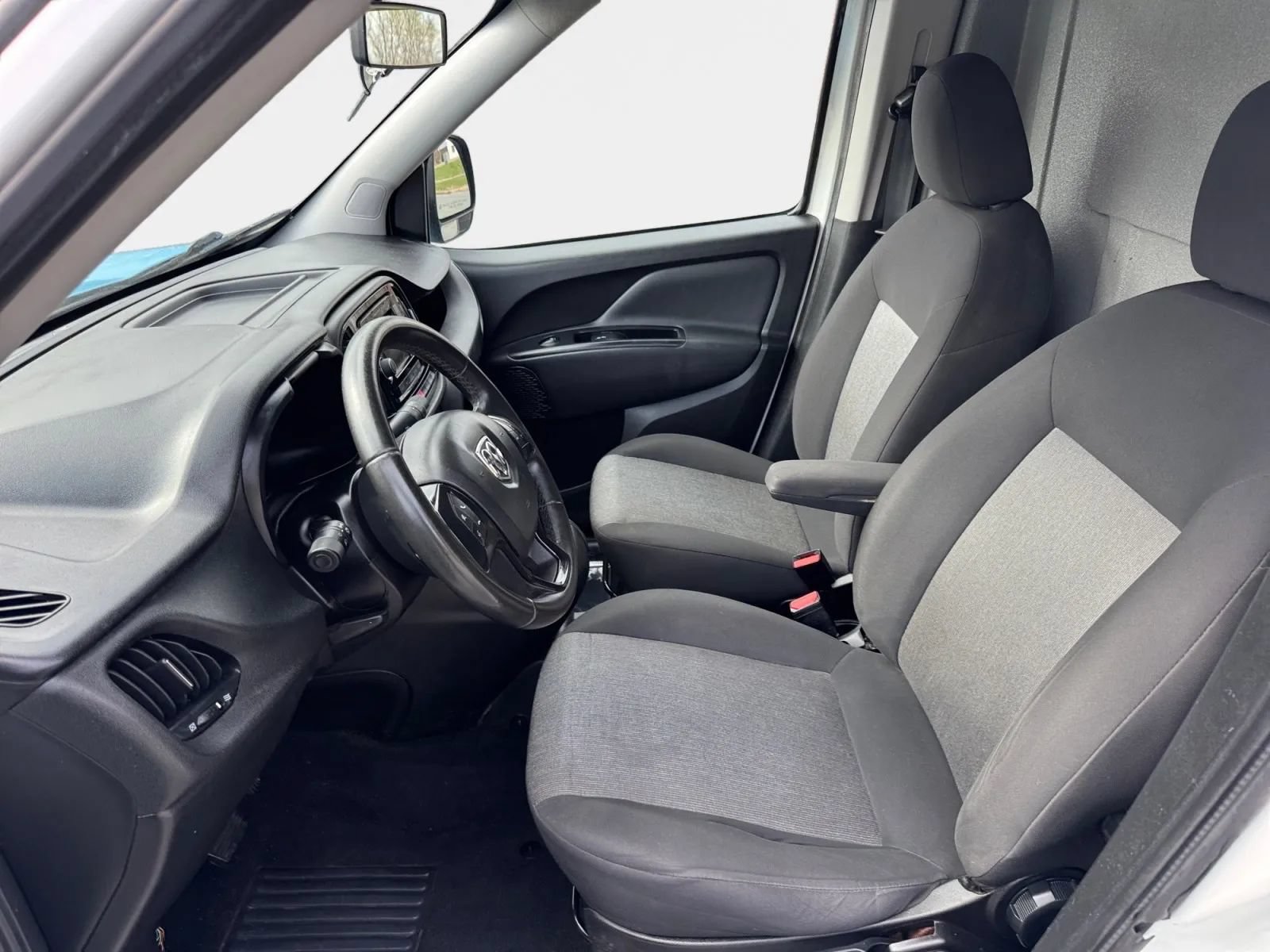 Used 2019 RAM ProMaster City Tradesman SLT FWD image 9