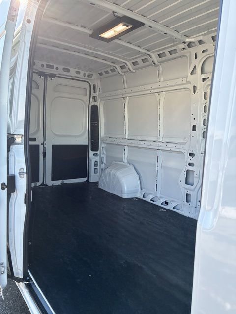 Used 2025 RAM ProMaster 2500 w/ Convenience Group image 6
