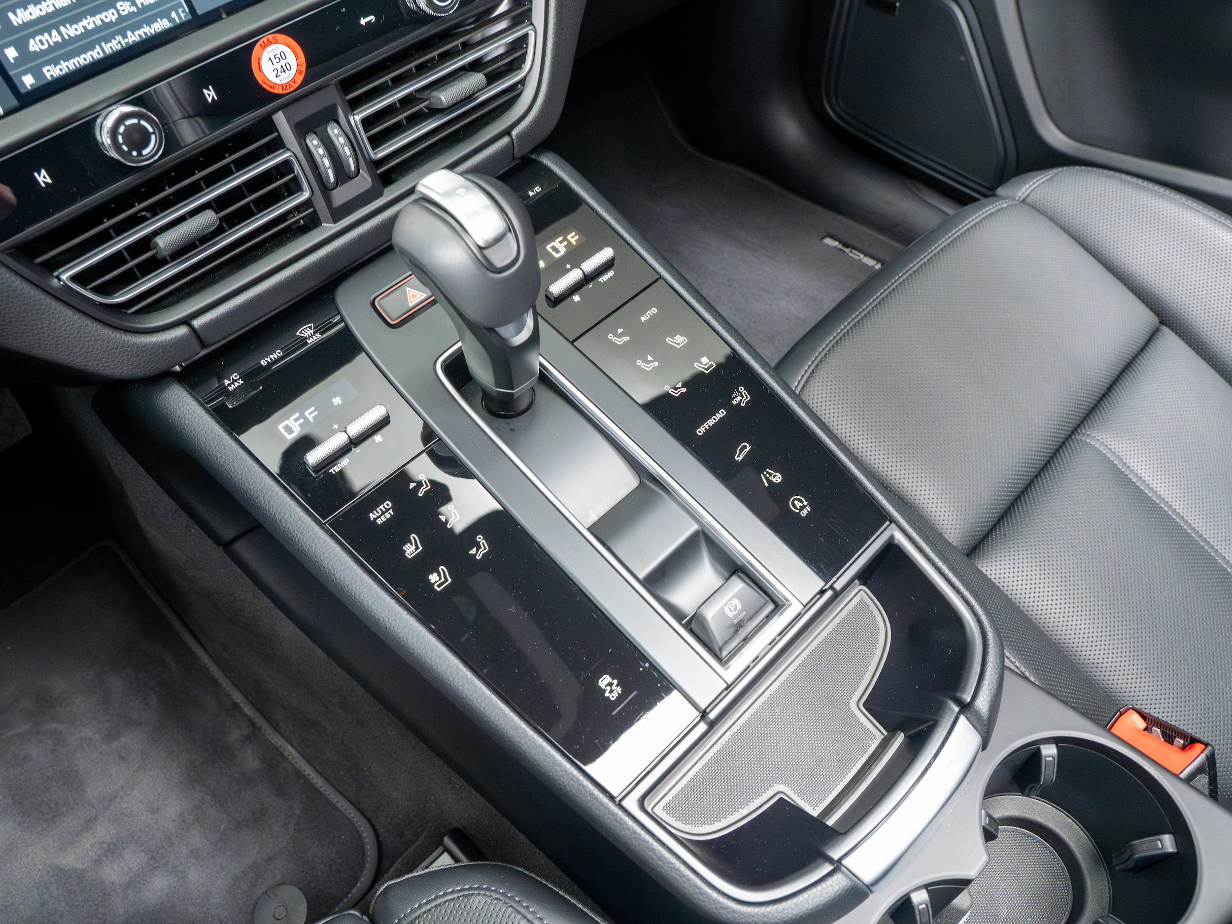 Certified 2026 Porsche Macan AWD/4WD image 26