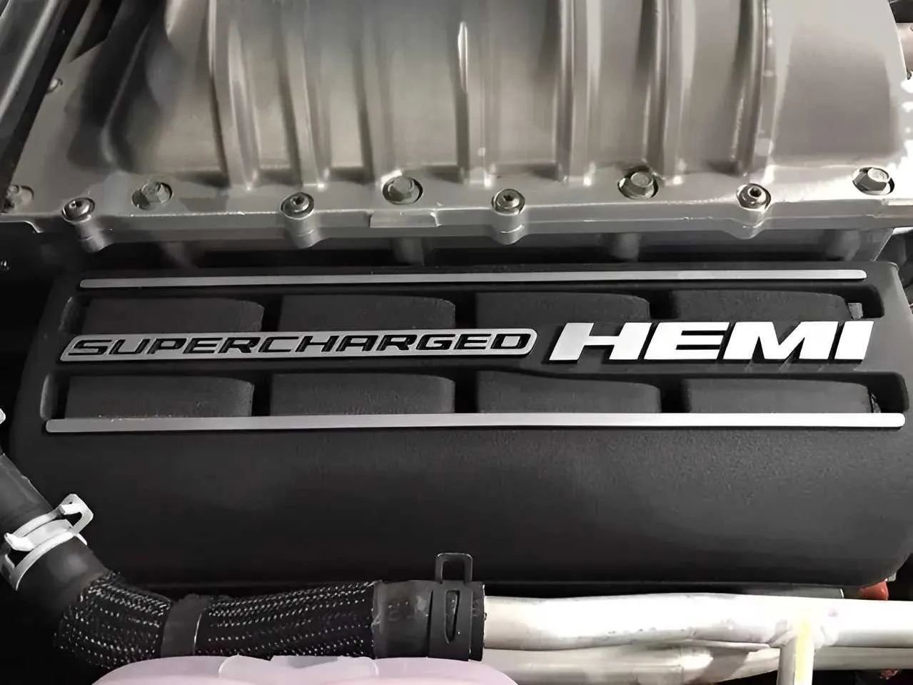 Used 2015 Dodge Challenger SRT Hellcat image 19