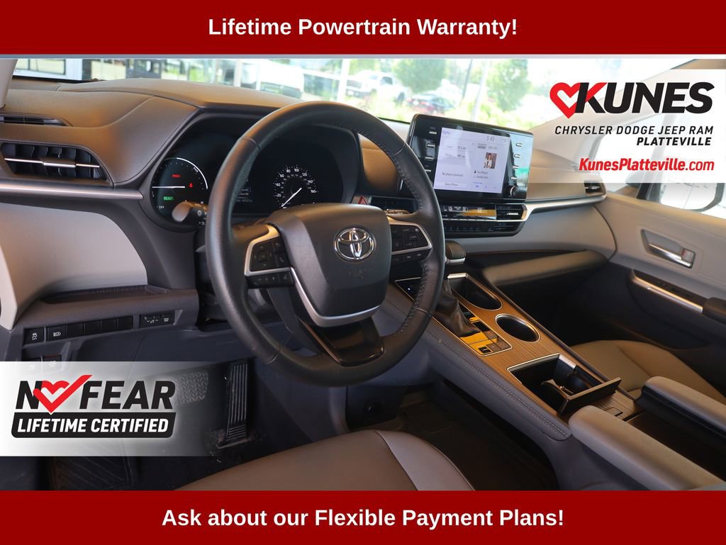 Used 2024 Toyota Sienna XLE image 34