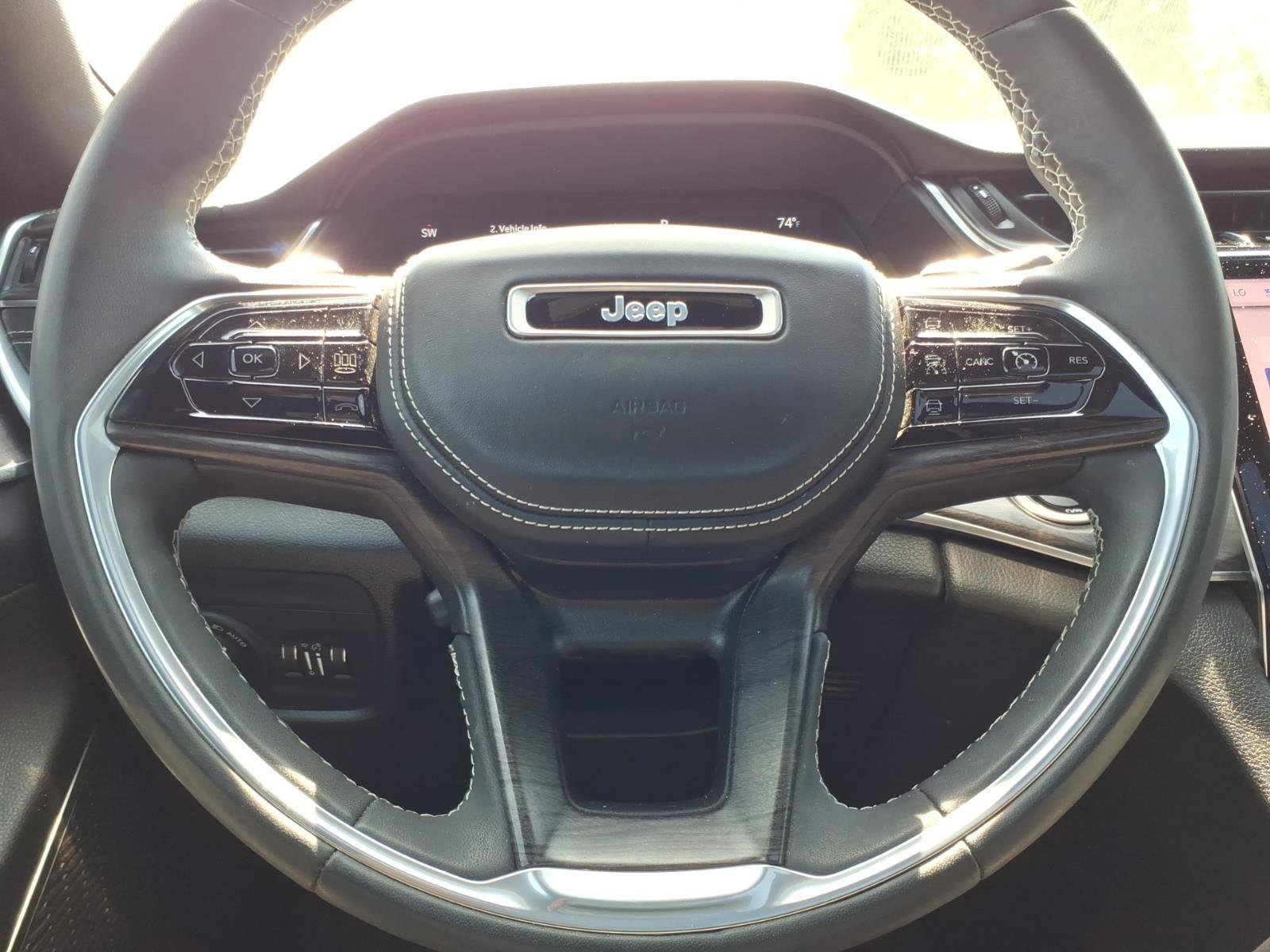 Used 2023 Jeep Grand Cherokee L Overland AWD/4WD image 26