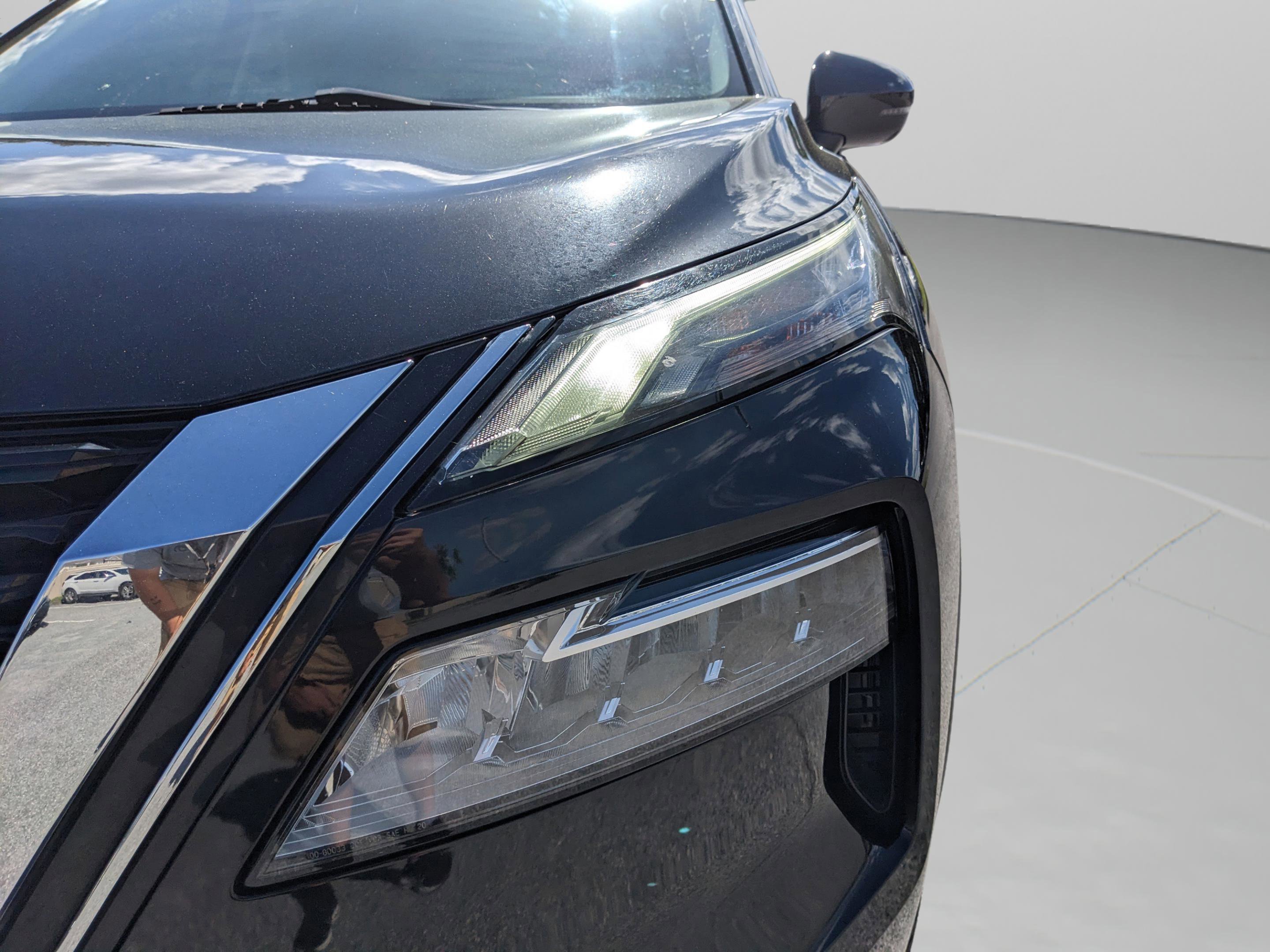 Used 2021 Nissan Rogue SV image 11