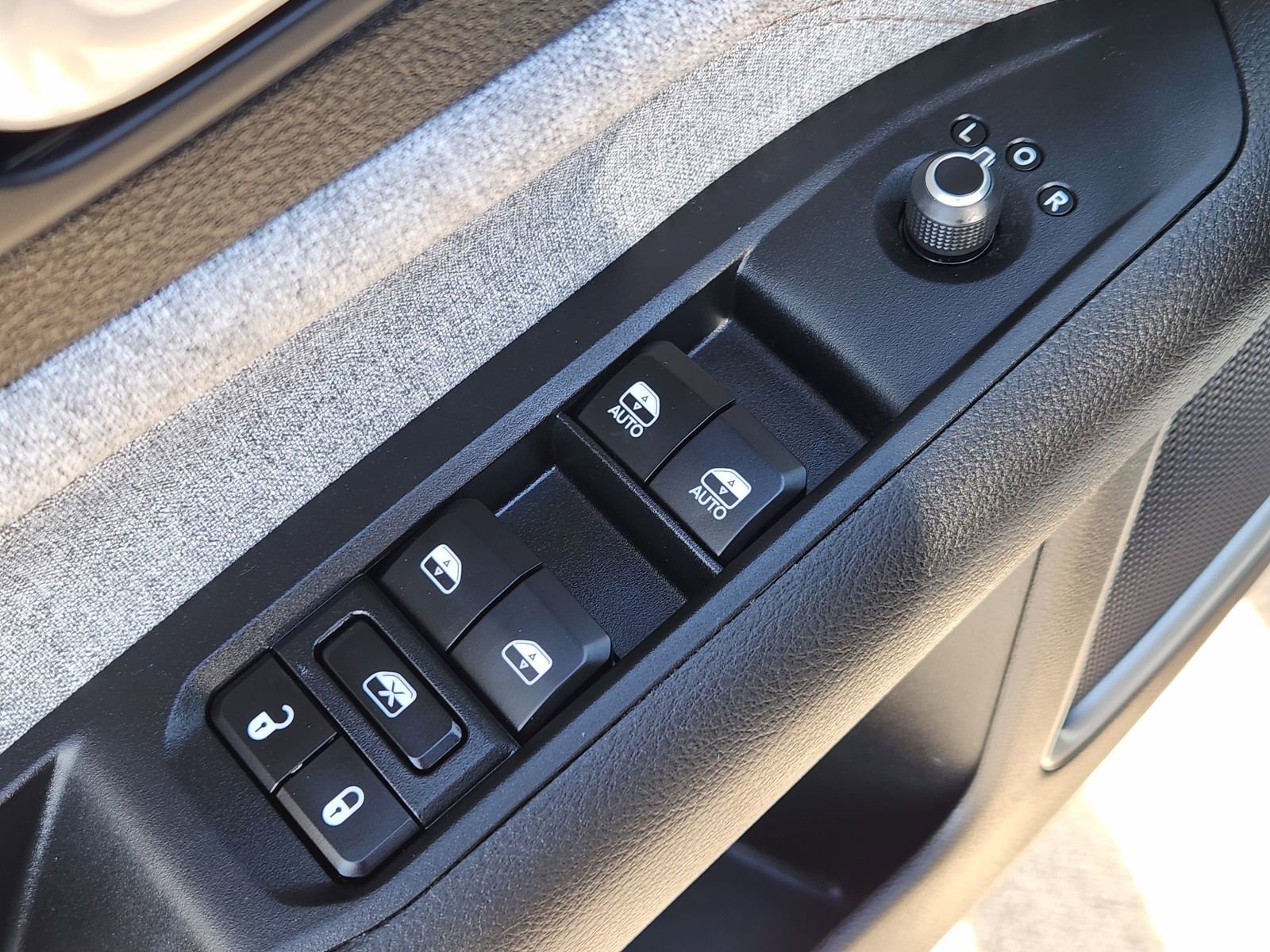 Used 2024 Jeep Compass Latitude w/ Sun and Sound Group image 33