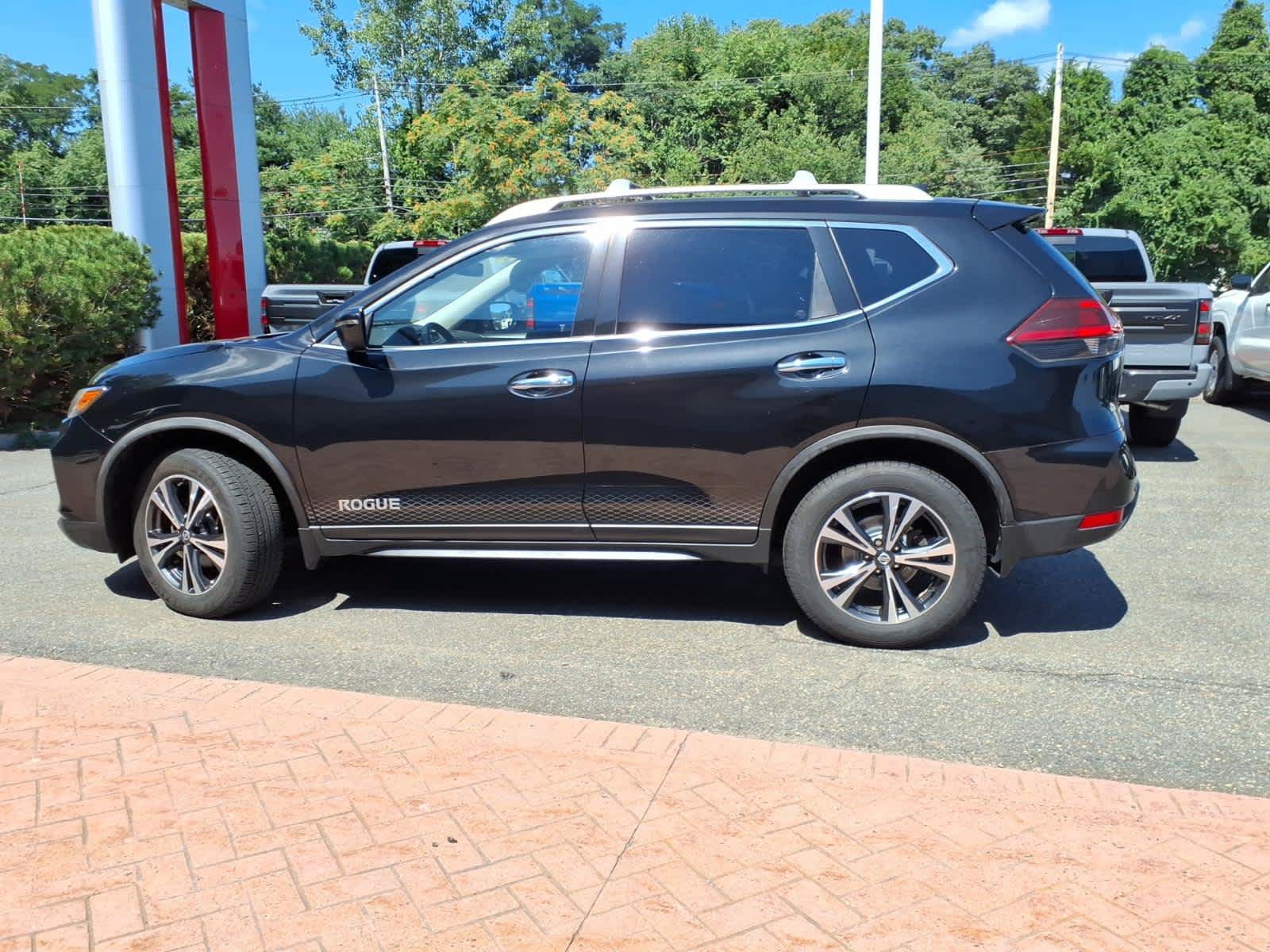 Certified 2020 Nissan Rogue SV w/ Sun & Sound Touring Package AWD/4WD image 8