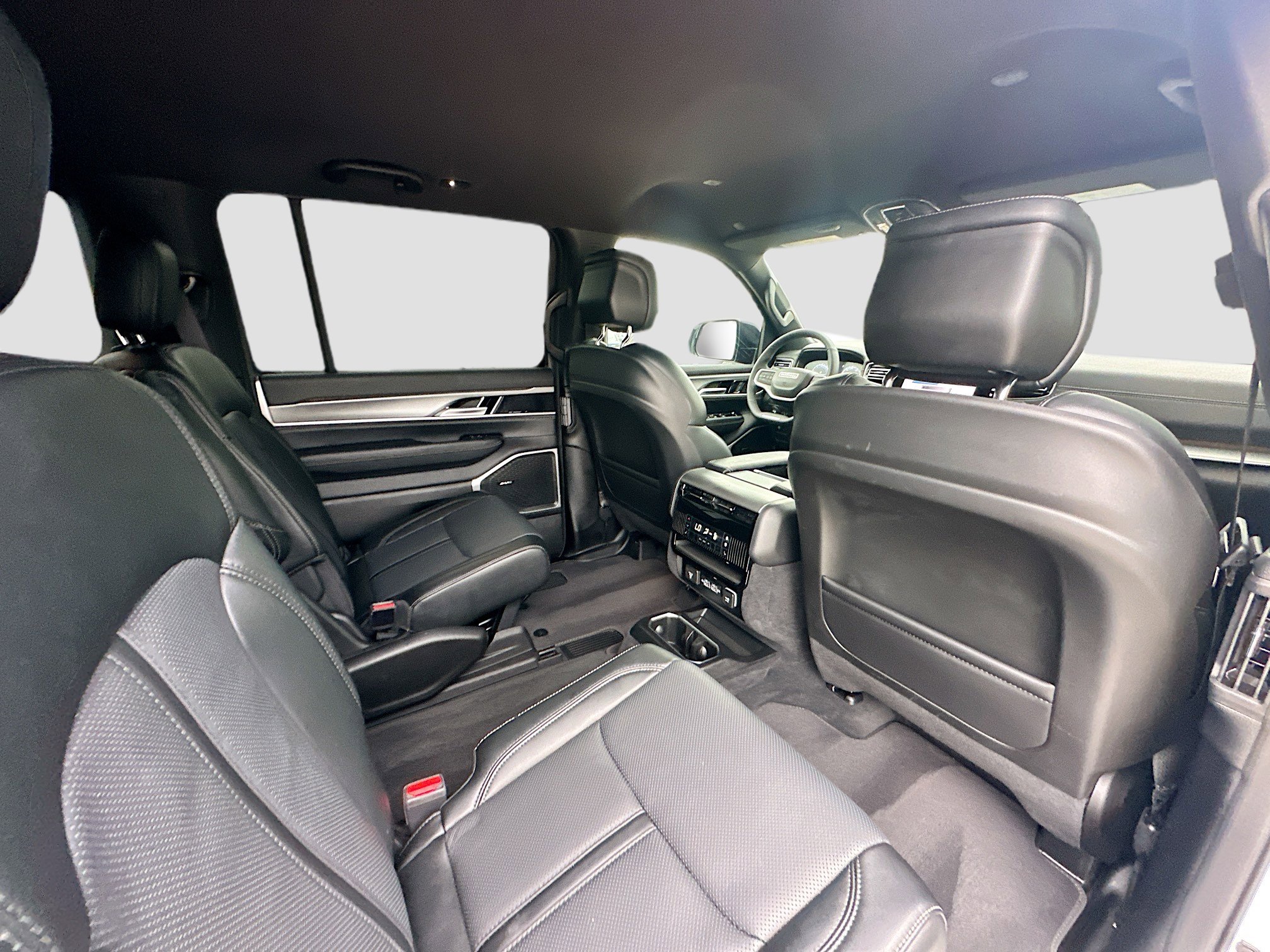 Used 2025 Jeep Wagoneer Series II image 32