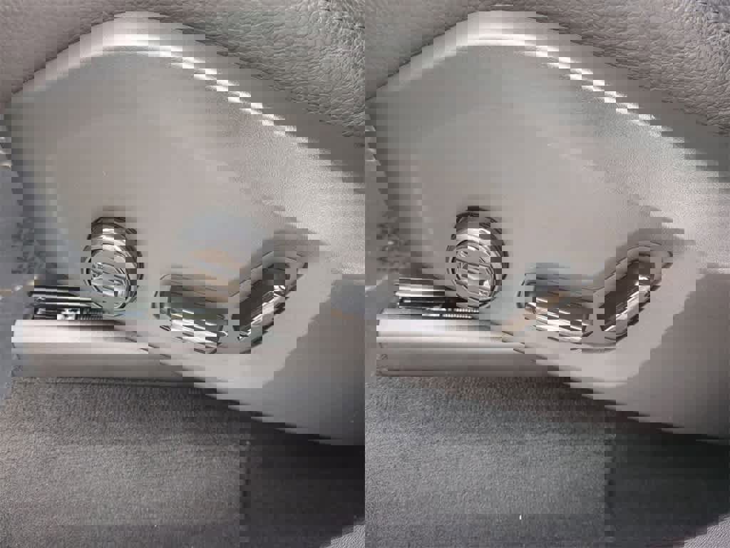 Used 2025 Volvo XC90 T8 Plus w/ Protection Package Premier image 9