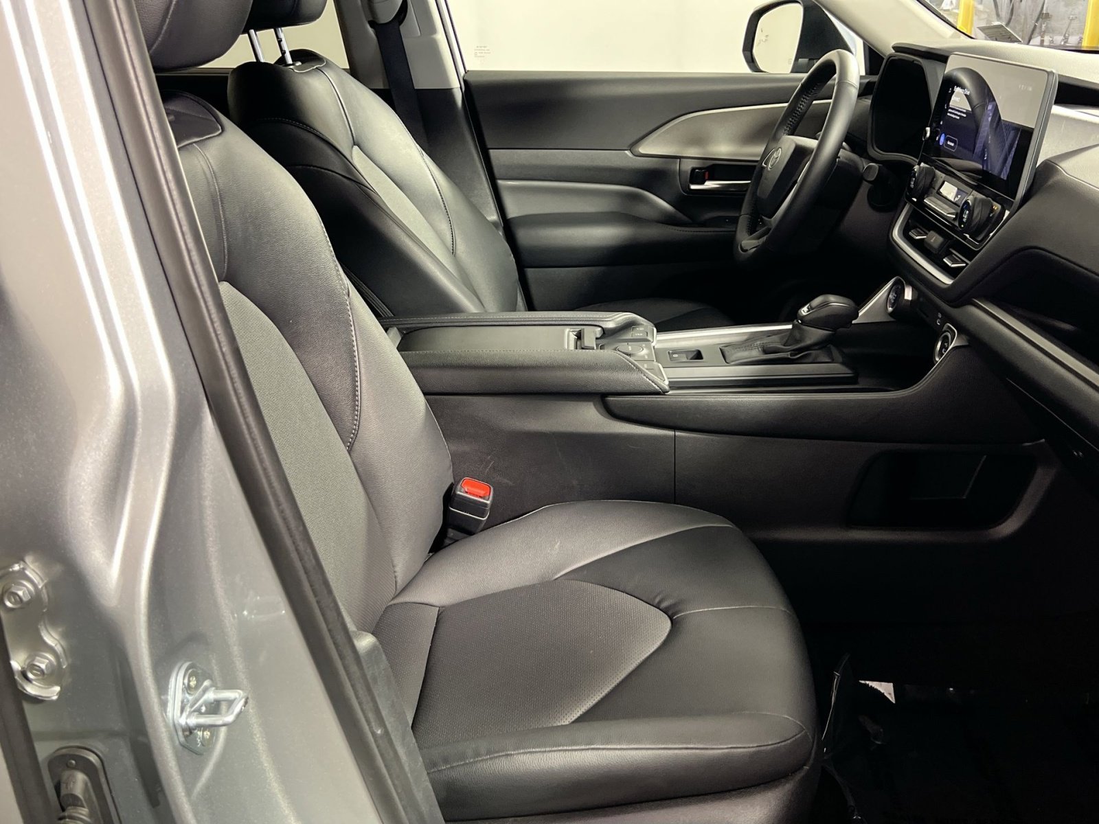 Used 2025 Toyota Grand Highlander FWD image 30